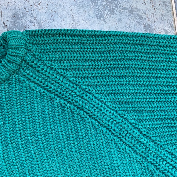 90's Gap Cozy Cotton/Ramie Boxy Unisex Sweater - Picture 3 of 8